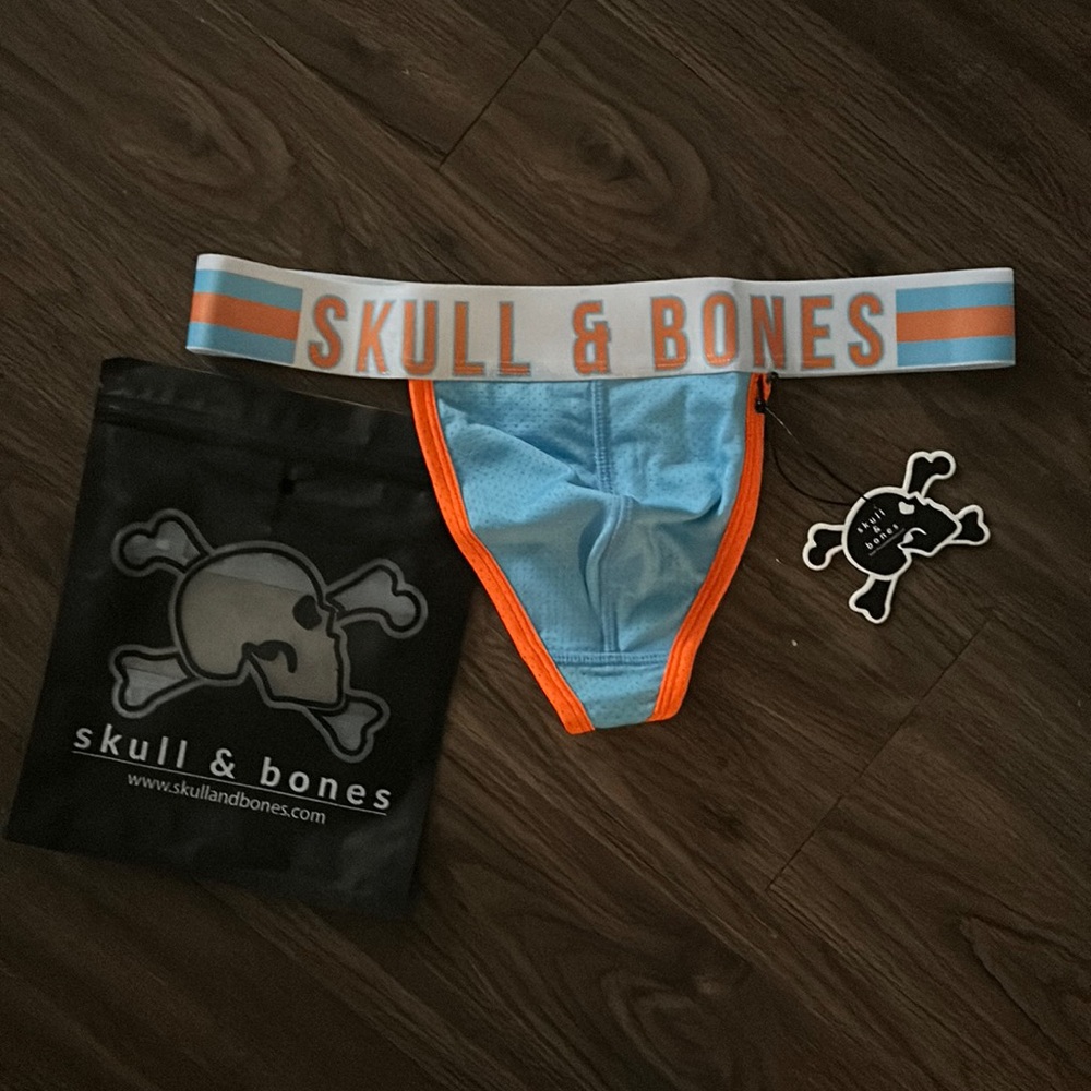 skull & bones   NWT